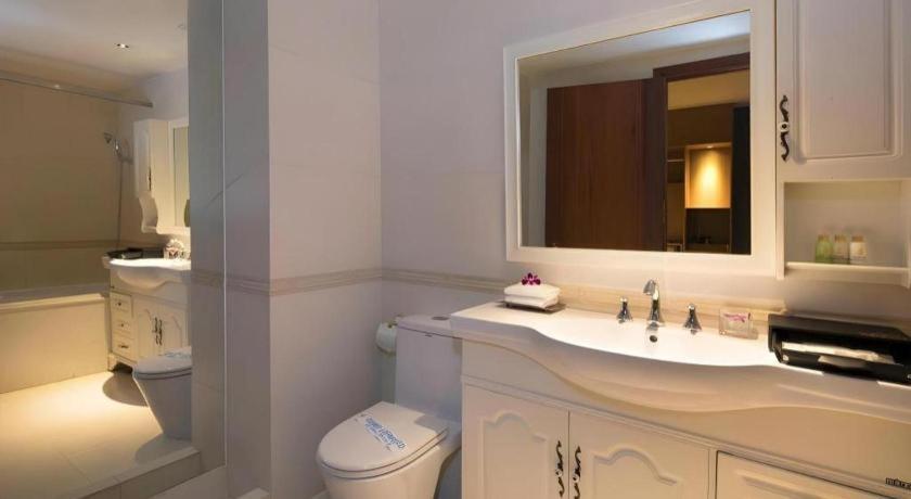 The White Hotel 8A Thai Van Lung Thành Pho Ho Chí Minh Esterno foto