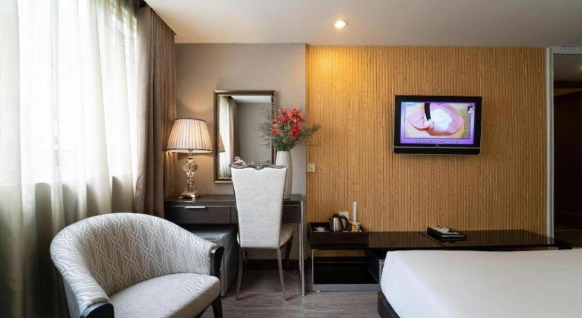 The White Hotel 8A Thai Van Lung Thành Pho Ho Chí Minh Esterno foto